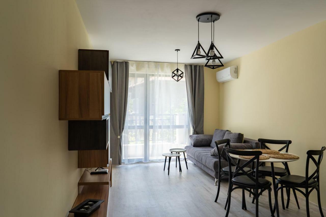 La Familia Apartments Варна Экстерьер фото