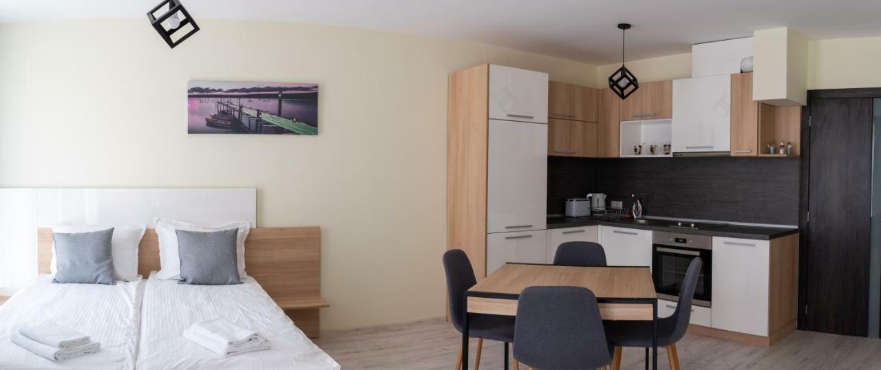 La Familia Apartments Варна Экстерьер фото