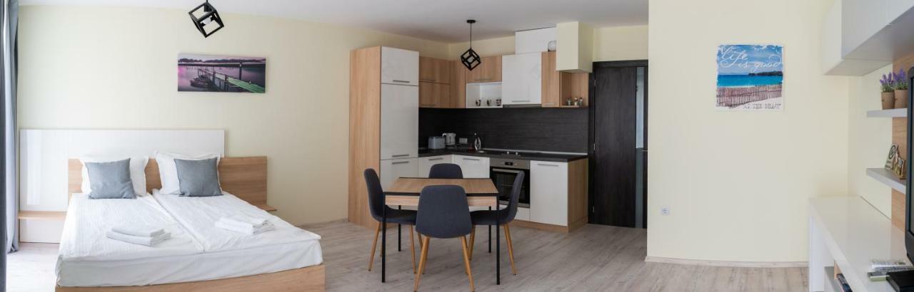 La Familia Apartments Варна Экстерьер фото