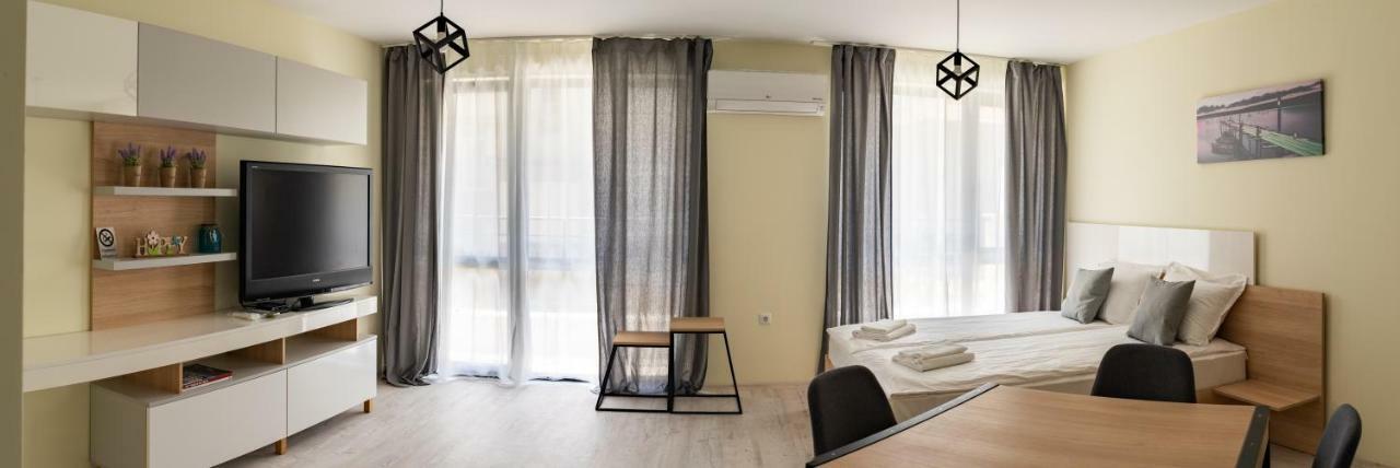 La Familia Apartments Варна Экстерьер фото