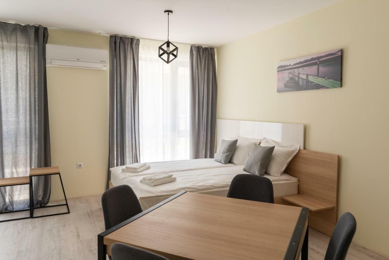 La Familia Apartments Варна Экстерьер фото