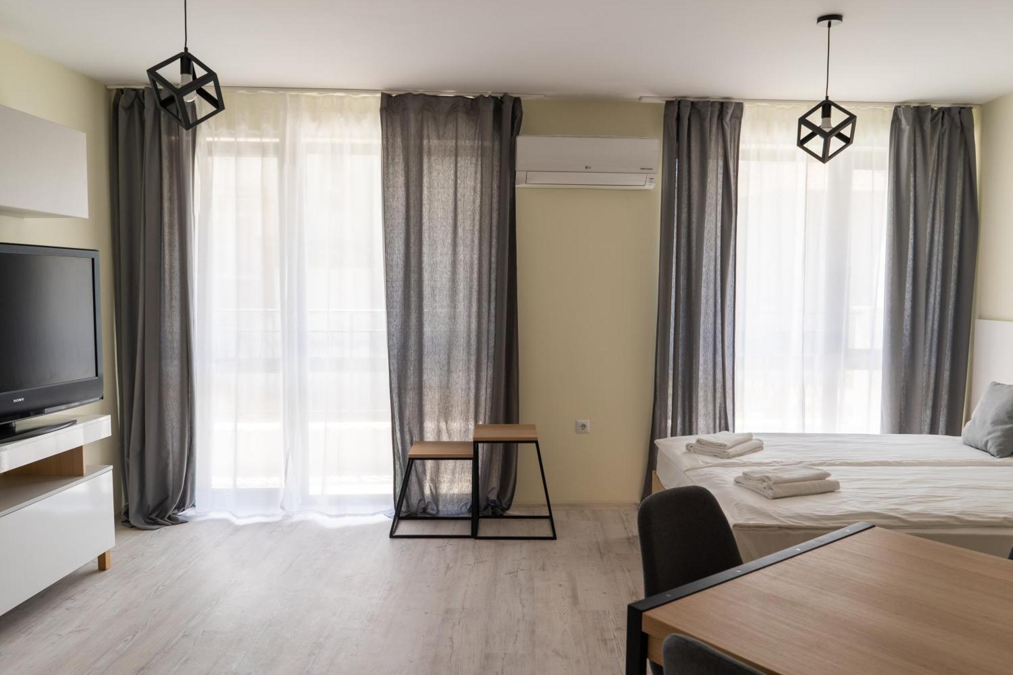La Familia Apartments Варна Экстерьер фото