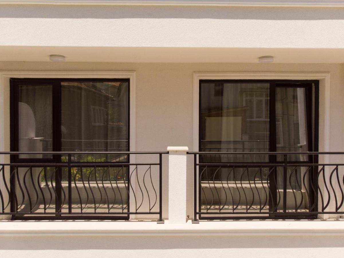 La Familia Apartments Варна Экстерьер фото