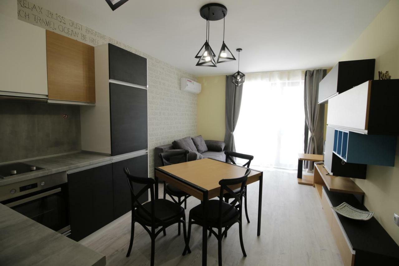 La Familia Apartments Варна Экстерьер фото