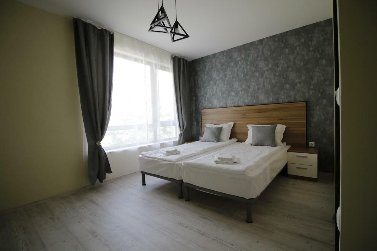 La Familia Apartments Варна Экстерьер фото