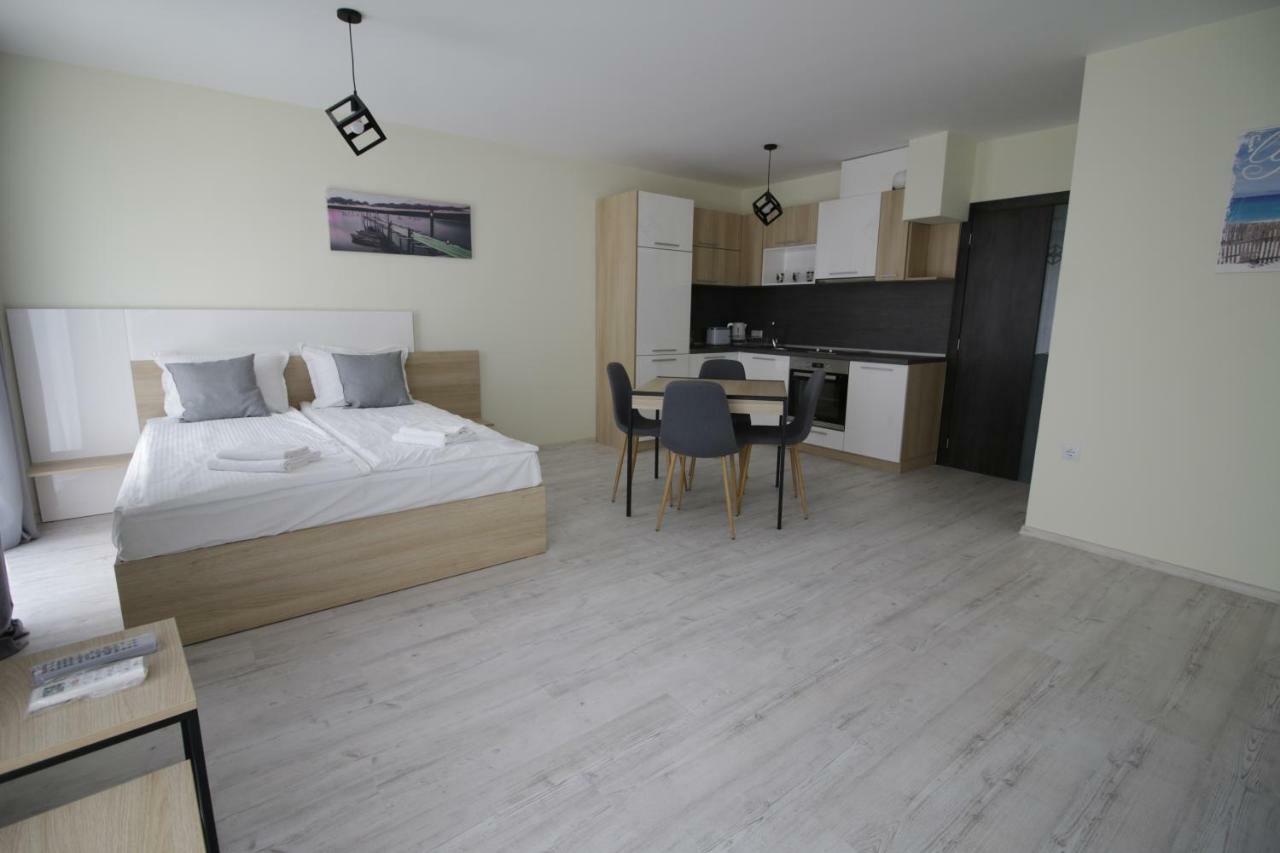 La Familia Apartments Варна Экстерьер фото