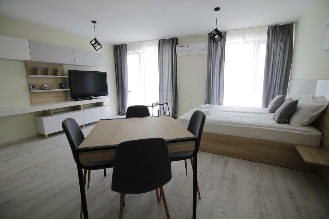 La Familia Apartments Варна Экстерьер фото