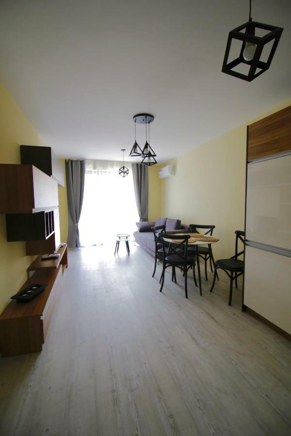 La Familia Apartments Варна Экстерьер фото