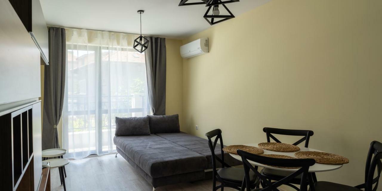 La Familia Apartments Варна Экстерьер фото